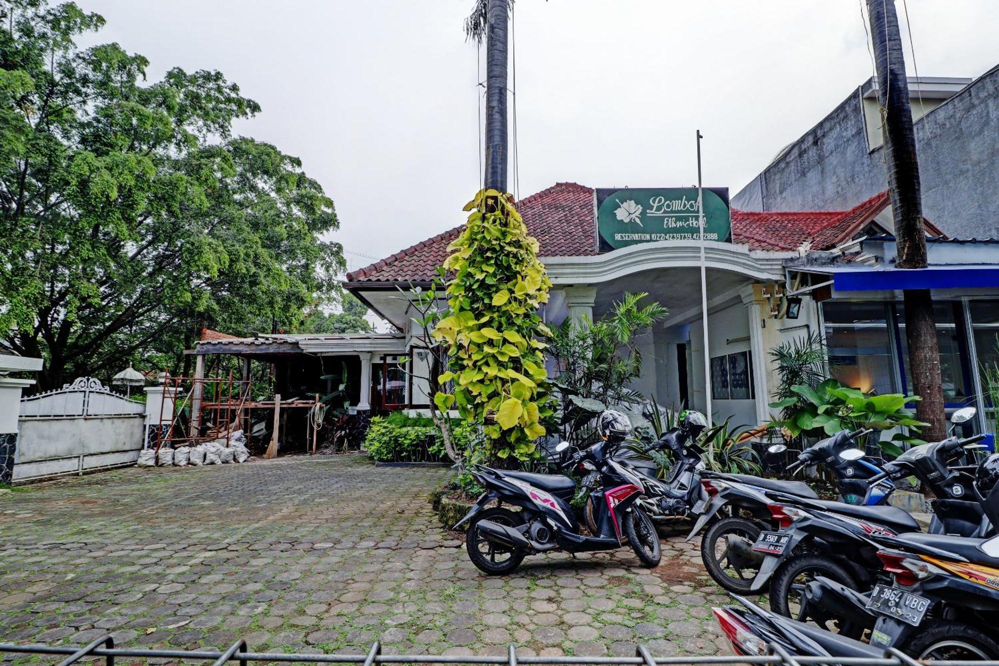 Hotel O Bandung Near Stadion Siliwangi Formerly The Ethnic Hotel בנדונג מראה חיצוני תמונה